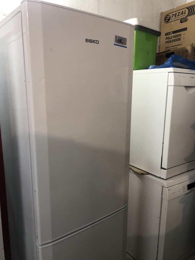 Двох камерний холодильник Beko