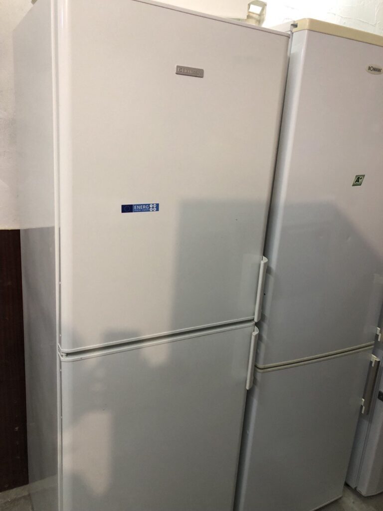 Двох камерний холодильник Electrolux