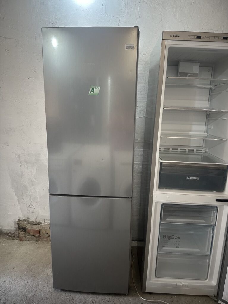 Сучасний холодильник Siemens no-frost
